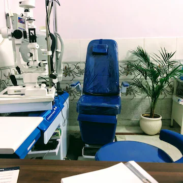 Eye examination chair at Vihaan Eye Care, Mandoli